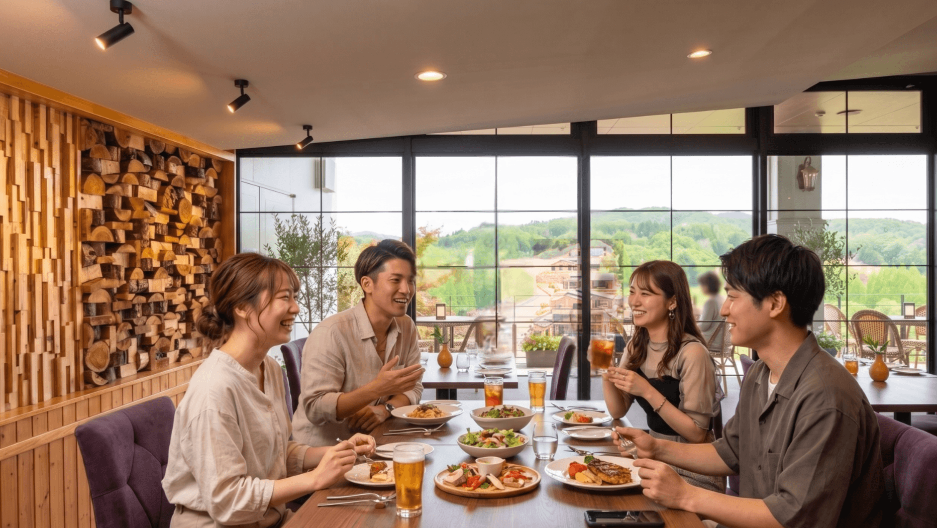 リゾートのレストランで食事を楽しむひととき